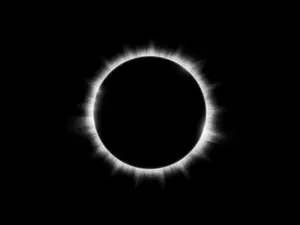 7 Unbelievable Shots Of The Eclipse