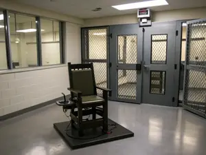 Firing Squad Botches Death - Inmate Dies In Agony