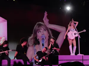 Taylor Swift's Dad Dishes About Travis Kelce To Airplane Seatmate